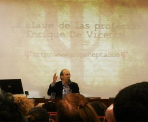 Enrique de Vicente en su conferencia sobre La Clave de las Profecías en las VII Jornadas de Parapsicología del Grupo Hepta