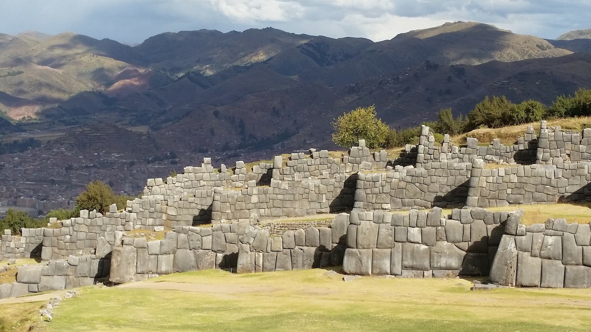 Sacsayhuaman, Planeta Incógnito
